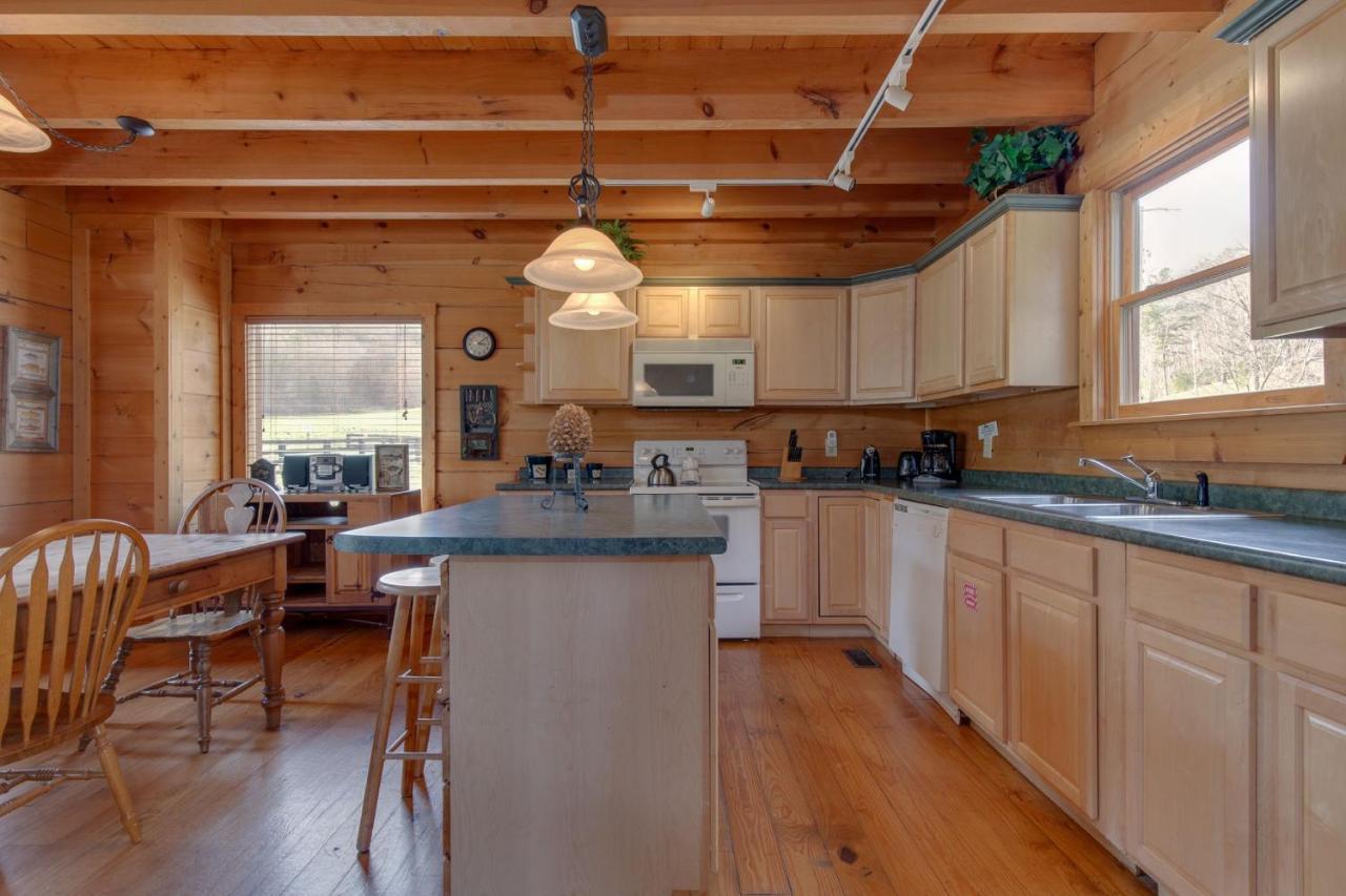 Spring View, 2 Bedrooms, WiFi, Hot Tub, Pool Table, Sleeps 6 Sevierville Buitenkant foto